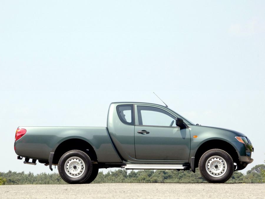  Mitsubishi L200 4Life Club Cab 2006 года  (UK) (фото 7 из 9)